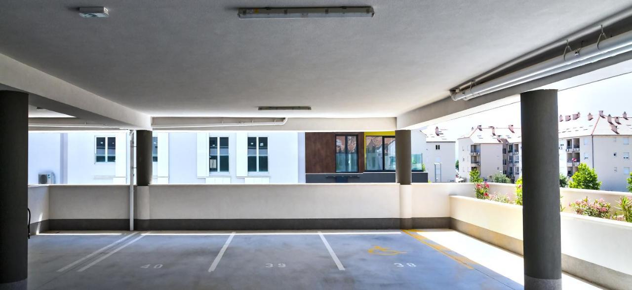 Rivus Apartments 奥米什 外观 照片